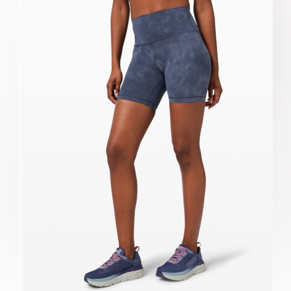 LULULEMON Wunder Train High Rise Short 6”
Diamond Dye shade Naval Blue